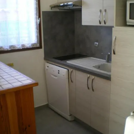 Maison Bormes-les-mimosas, 2 Pieces, 4 Personnes - Fr-1-308-70 Holiday home